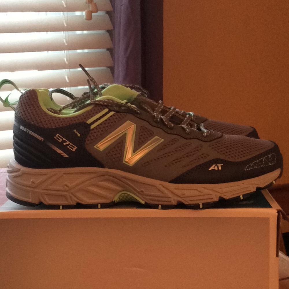 New Ladies new balance sneakers